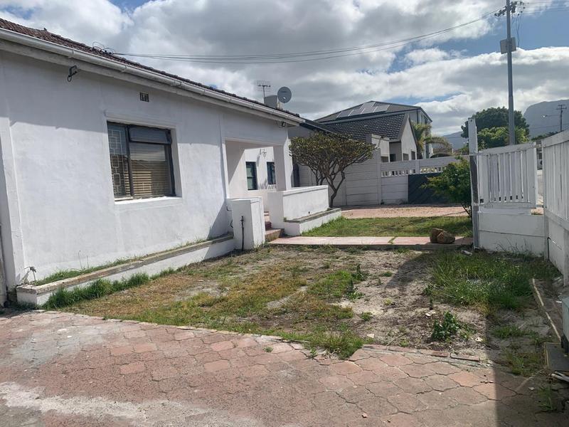 7 Bedroom Property for Sale in Belgravia Western Cape